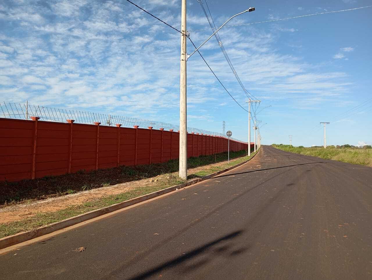 Para garantir que essas estruturas ofereçam proteção e longevidade, é fundamental considerar diversos a durabilidade dos muros pré-moldados.